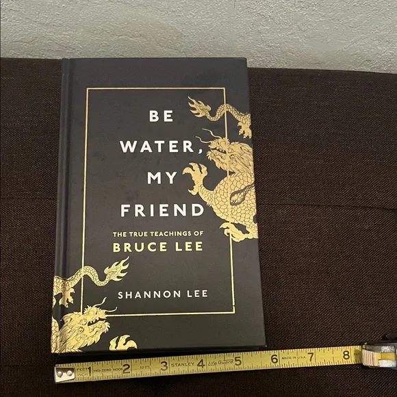 #0591+ Bruce Lee Black/Gold Hardcover Book by Shannon Lee ( Bruce Lee Daughter) - Picture 3 of 16